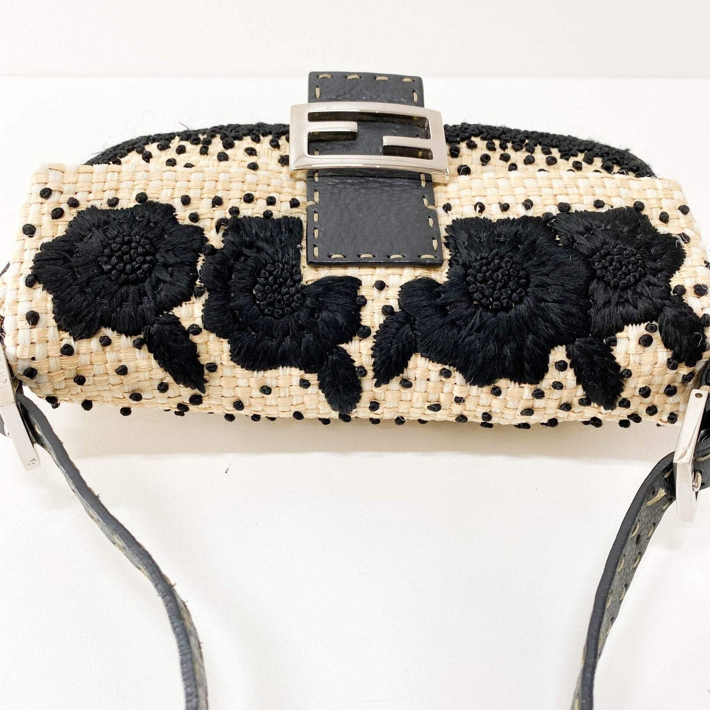 ★ Authentic FENDI Baguette Paglia Embroidered Shoulder Bag Pre-owned ★