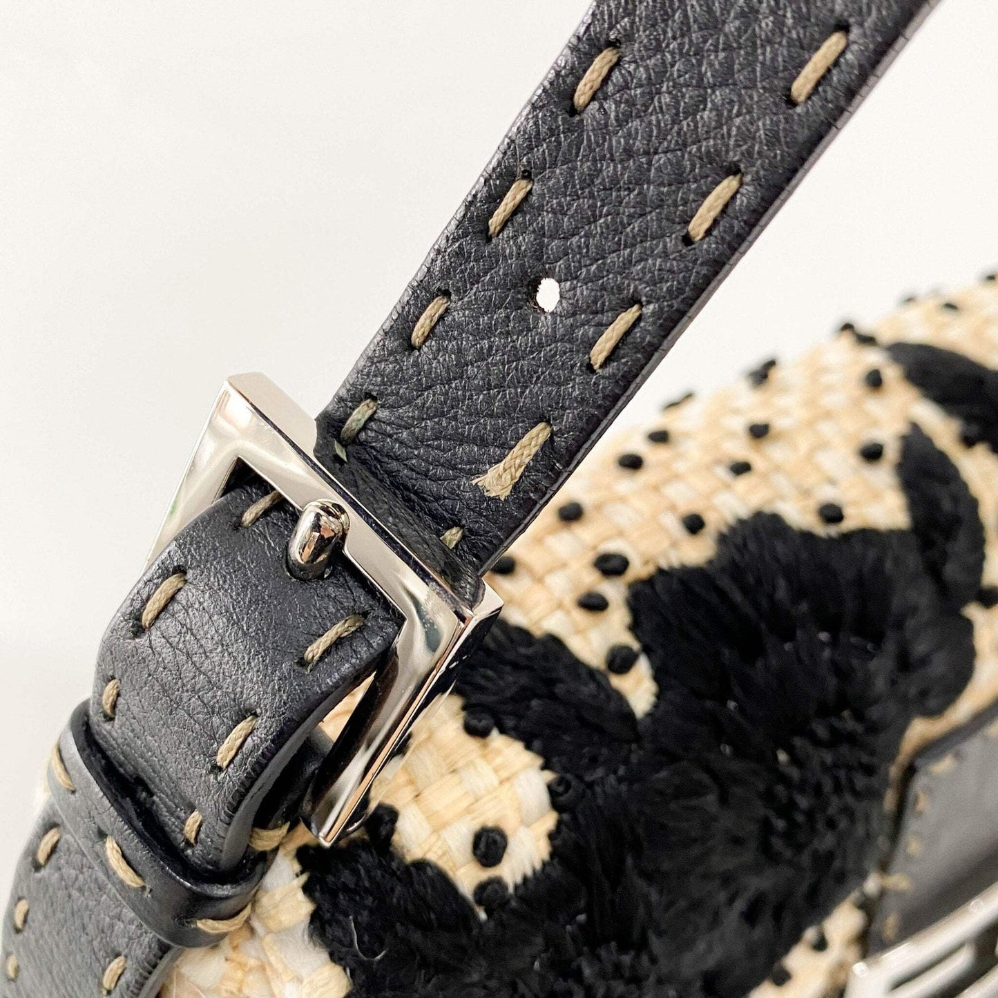 ★ Authentic FENDI Baguette Paglia Embroidered Shoulder Bag Pre-owned ★