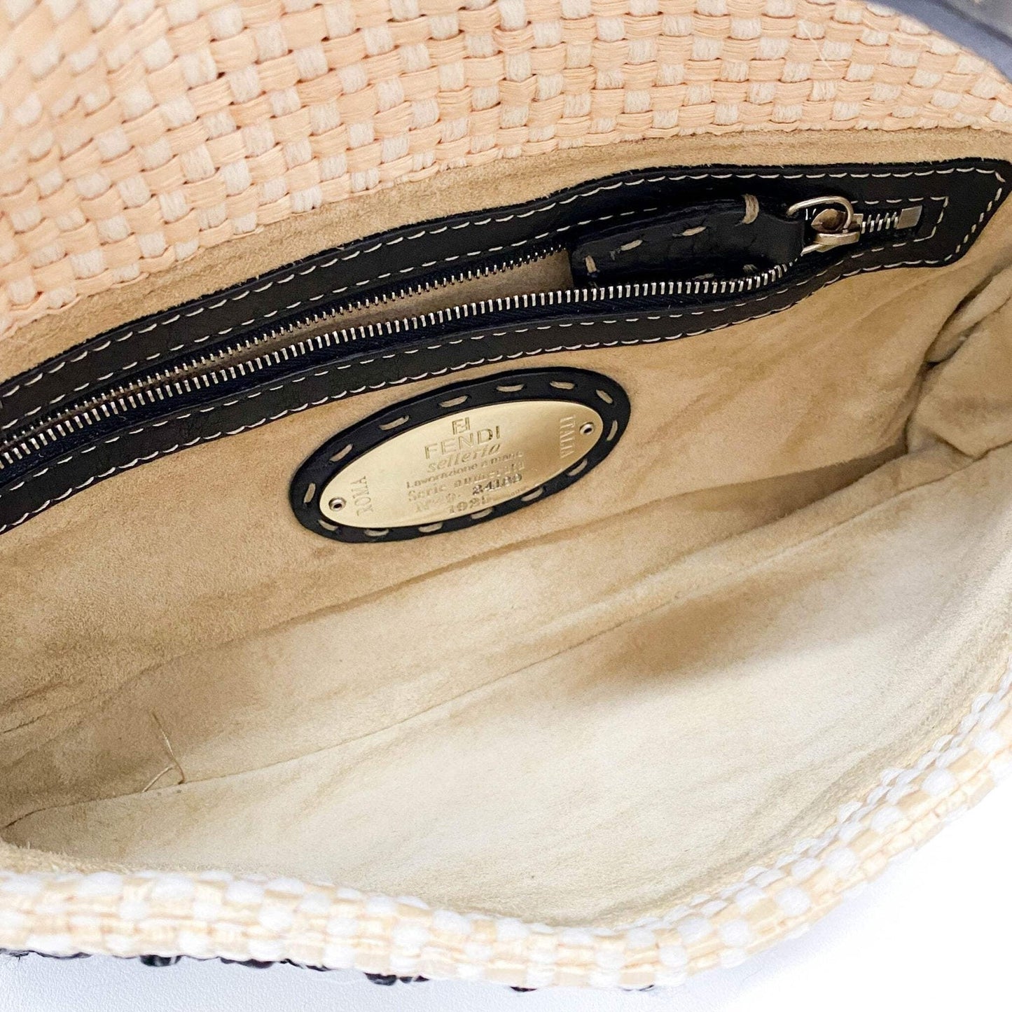 ★ Authentic FENDI Baguette Paglia Embroidered Shoulder Bag Pre-owned ★