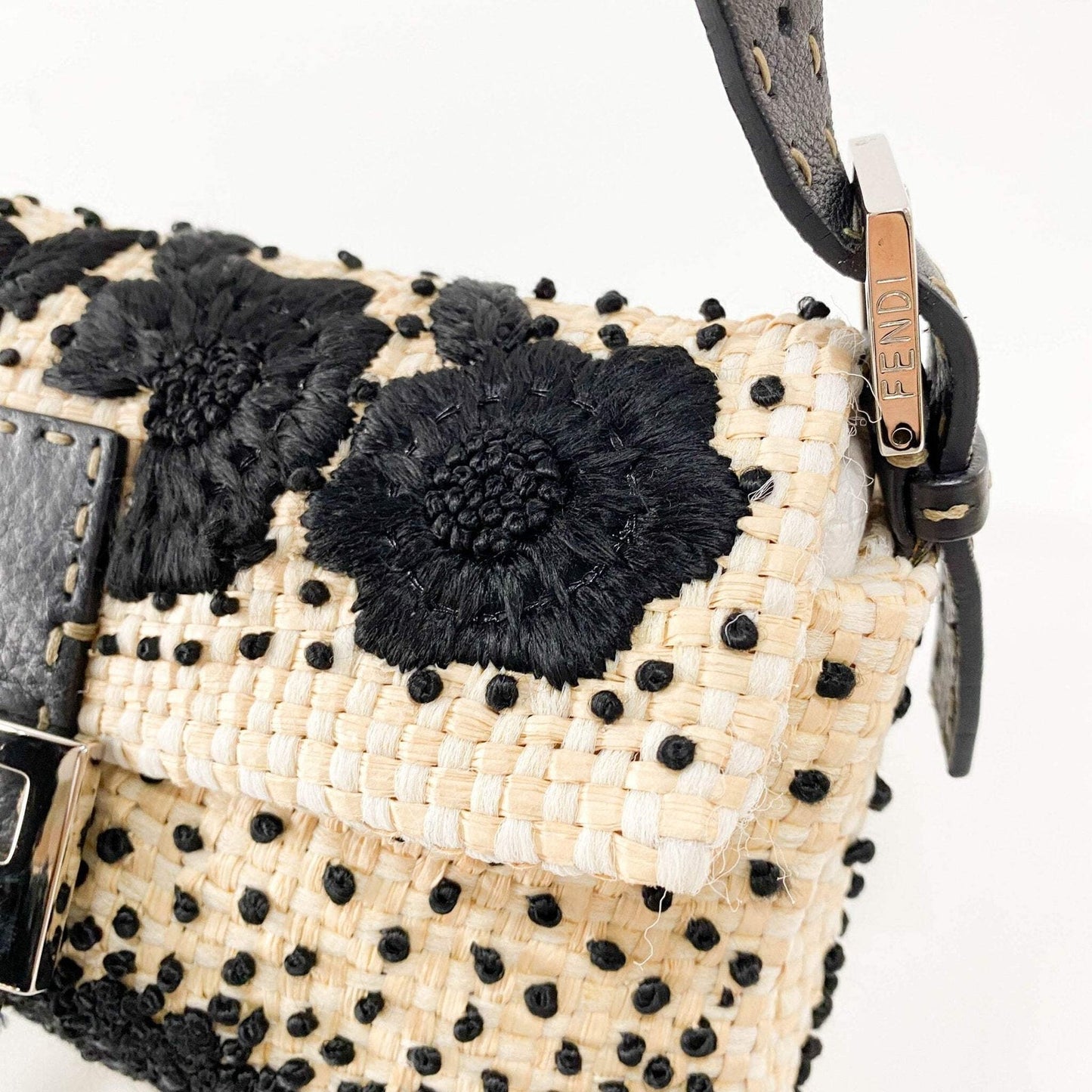 ★ Authentic FENDI Baguette Paglia Embroidered Shoulder Bag Pre-owned ★